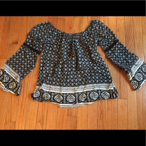 Super cute off-the-shoulder black/white boho top-S